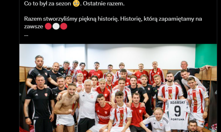 Piłkarze Pogoni Grodzisk Mazowiecki PAMIĘTAJĄ o Rafale Adamskim i zrobili sobie TAKIE ZDJĘCIE! <3